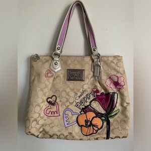 Beautifully kept, Vintage Coach Poppy Tote!
